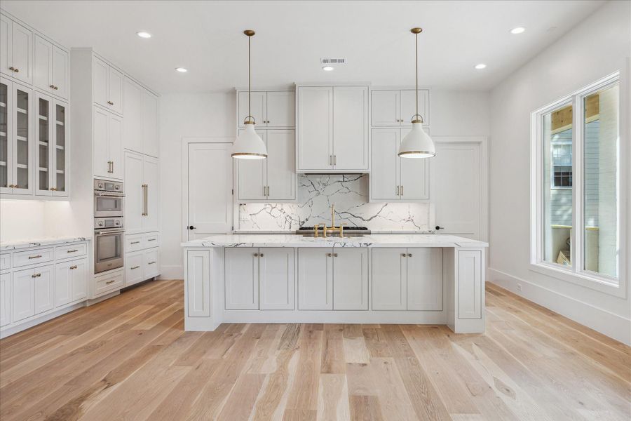Amazing kitchen with designer finishes. the large island has storage underneath and breakfast bar seating. Amazing kitchen with designer finishes. the large island has storage underneath and breakfast bar seating.