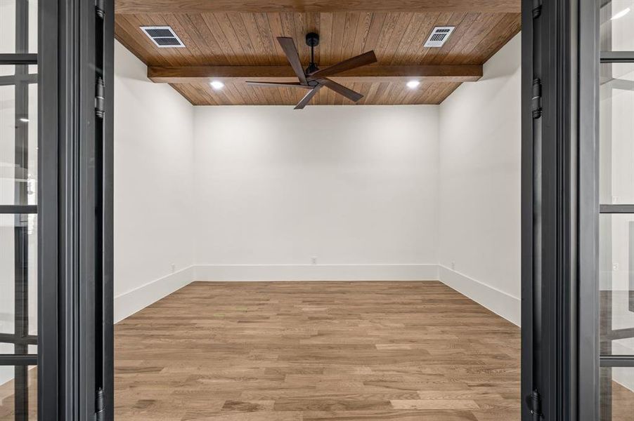 Spacious, unfurnished interior of a new home in The Resort on Eagle Mt. Lake, Fort Worth (Image 32).