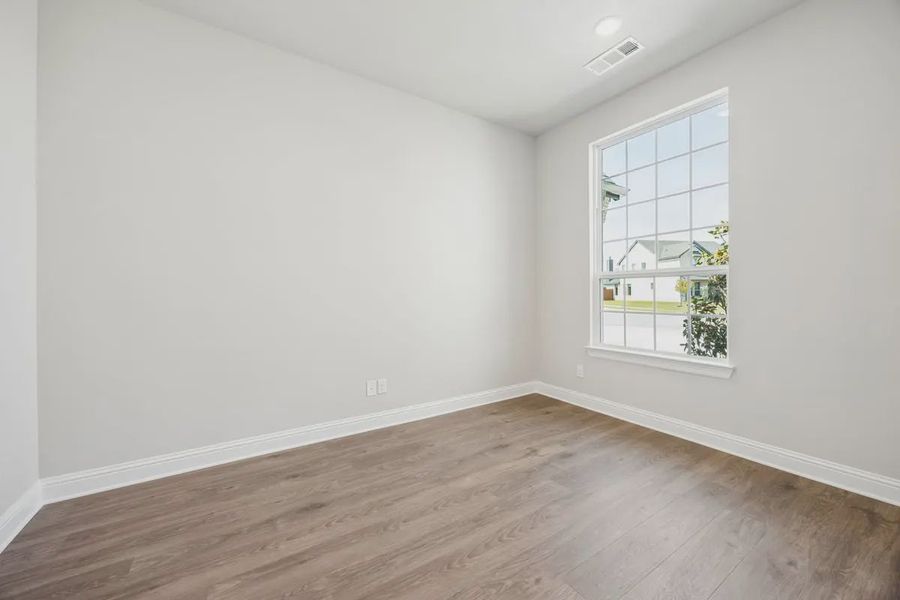 Spacious, unfurnished interior of a new home in Lakeview Heights, Azle (Image 13).