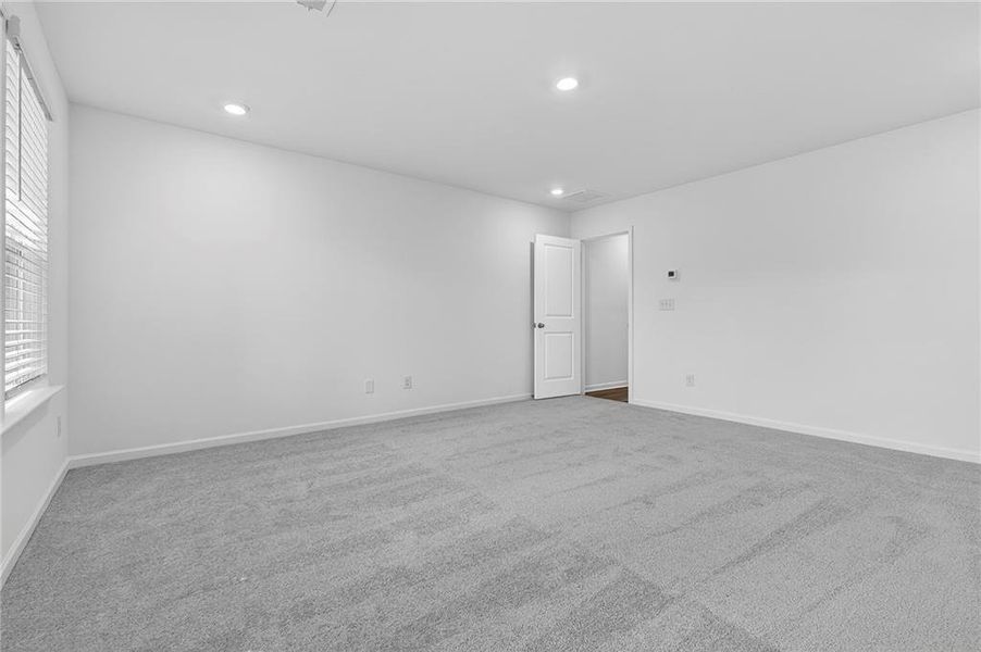 Spacious, unfurnished interior of a new home in , Lawrenceville (Image 16).