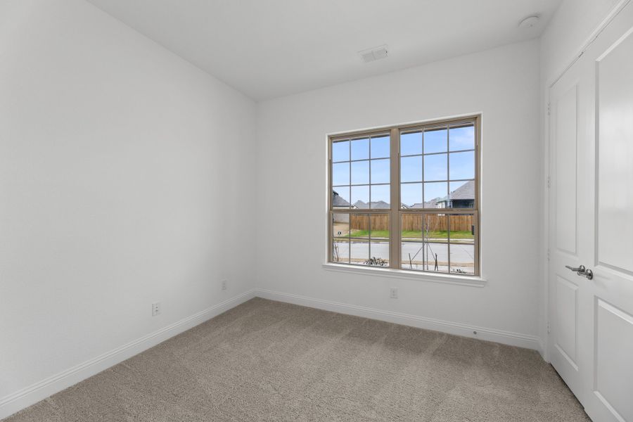 Representative unfurnished interior of a home built from the Brookstone II by Sandlin Homes in Timberbrook, Justin (Image 27).