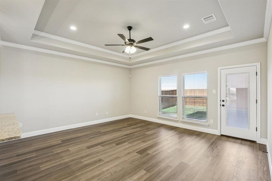 Spacious, unfurnished interior of a new home in , Alvarado (Image 11).