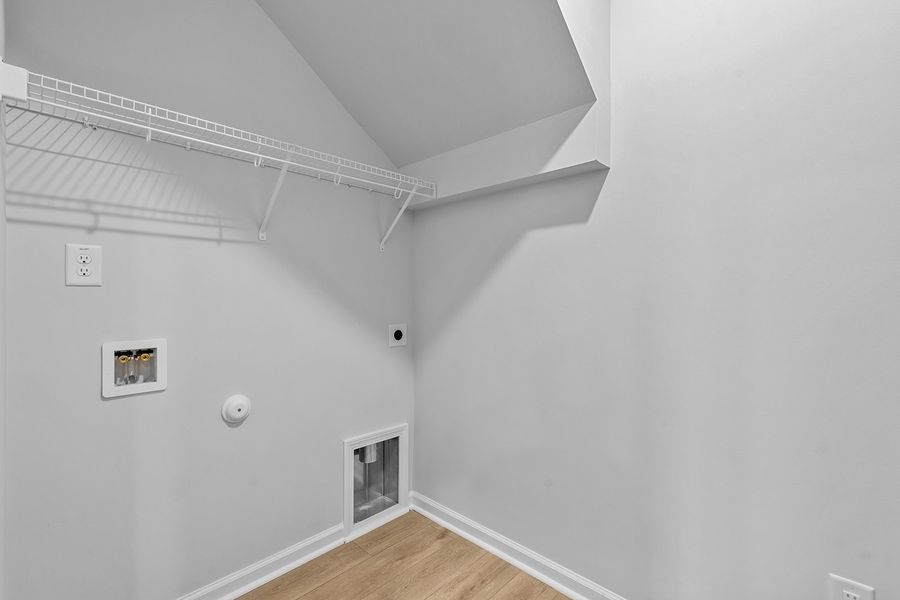 Spacious, unfurnished interior of a new home in Fieldstone, Lexington (Image 28).