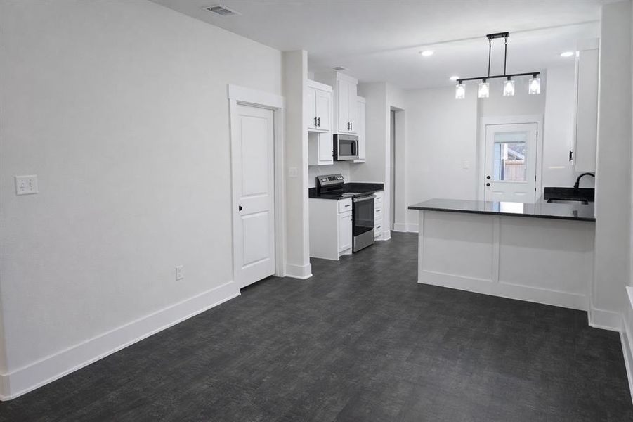 Spacious, unfurnished interior of a new home in , Denison (Image 15).