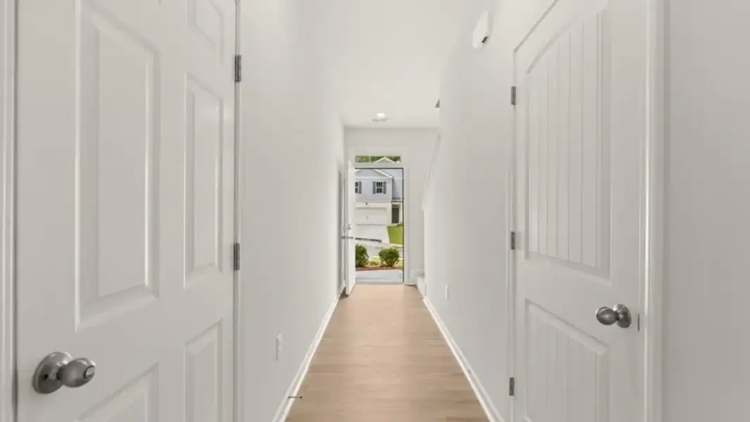 Spacious, unfurnished interior of a new home in Oakleigh Glen, Dallas (Image 12).