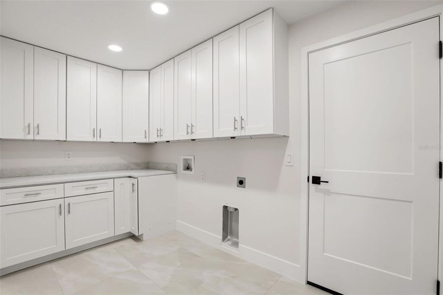 Furnished interior view inside a new home in , Umatilla (Image 14).