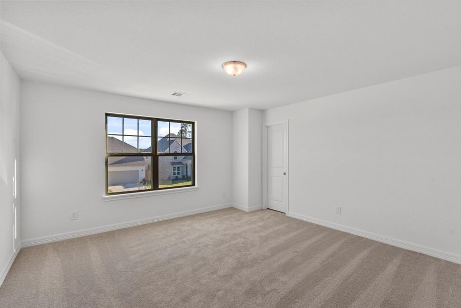 Spacious, unfurnished interior of a new home in Cedar Pointe, Crosby (Image 20).