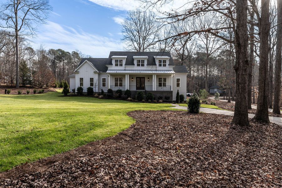 Representative exterior photo of a completed home built from the Oakmont American Farmhouse by Homes by Dickerson in Cattail, Clayton, NC (Image 10).