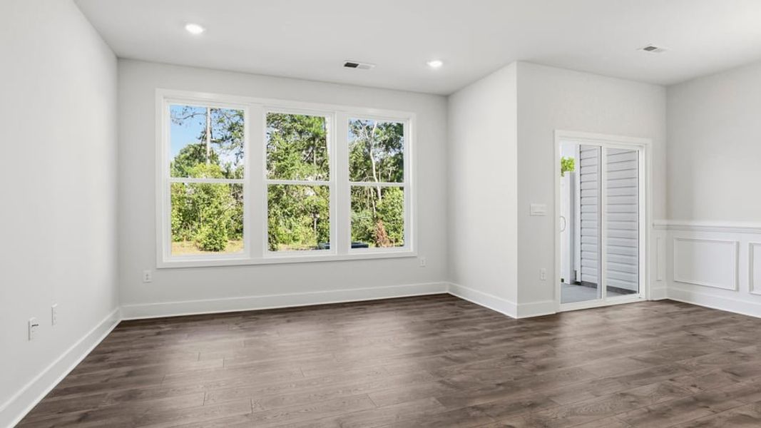Spacious, unfurnished interior of a new home in Ken's Crossing, Moore (Image 16).