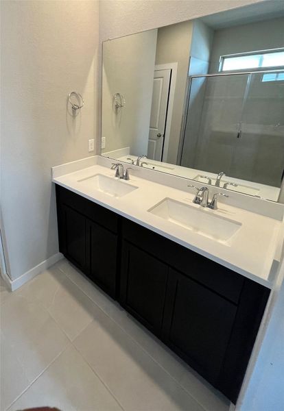 Dual Vanities in Primary Bath Dual Vanities in Primary Bath