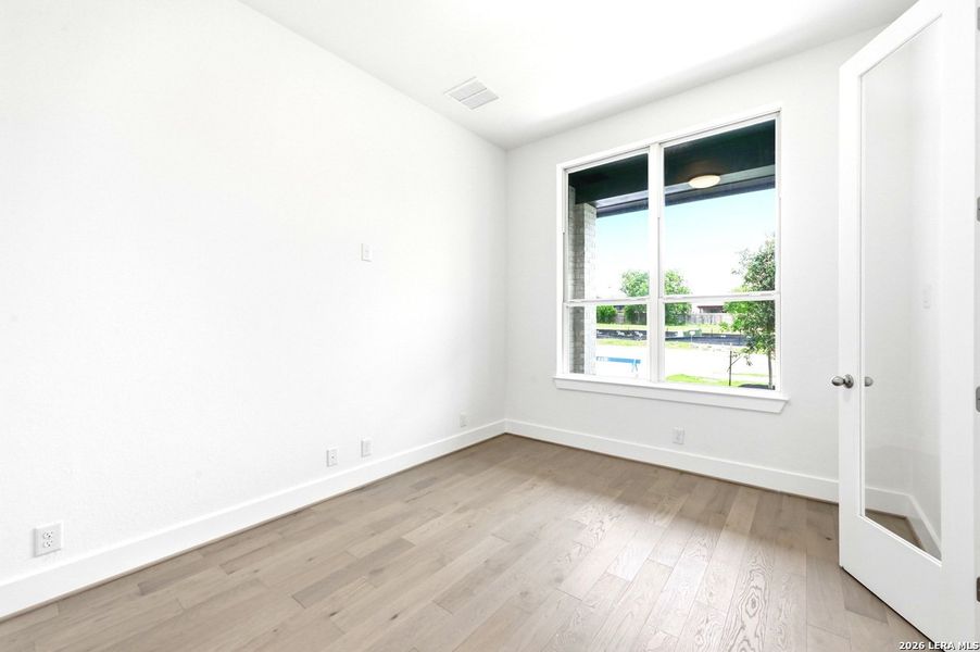 Spacious, unfurnished interior of a new home in Mont Blanc, Schertz (Image 15). Spacious, unfurnished interior of a new home in Mont Blanc, Schertz (Image 15).