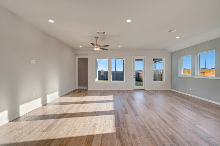 Spacious, unfurnished interior of a new home in The Grand Prairie 50’, Hockley (Image 36).