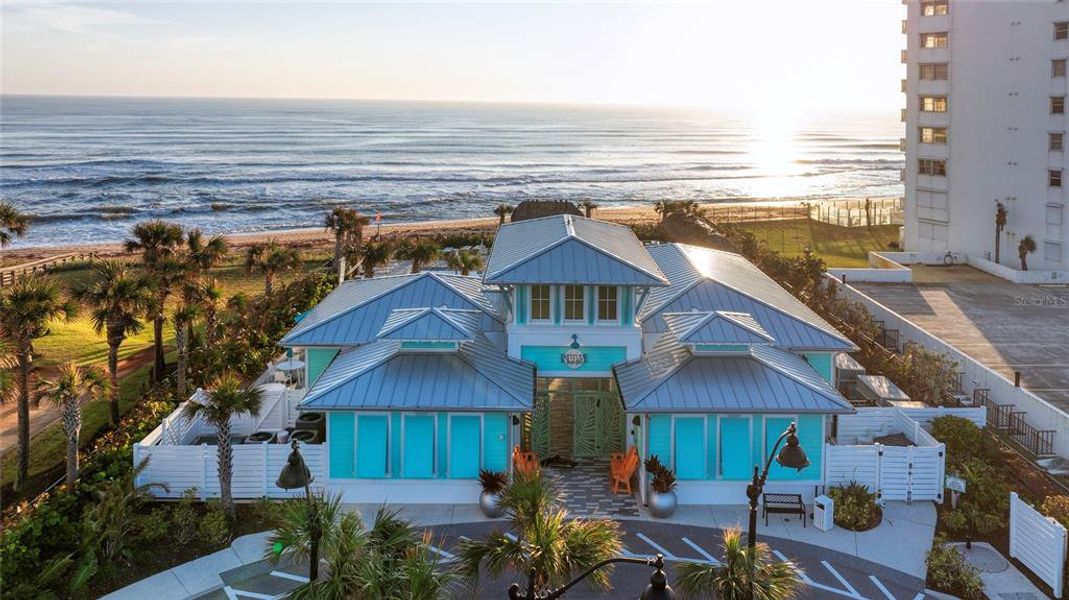 Condo located in Daytona Beach, FL showcasing its design and architecture (Image 39).