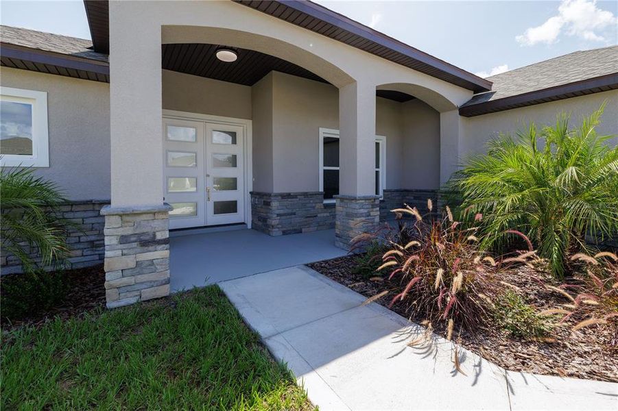 Exterior details and patio area of a home in , Palm Coast (Image 3).