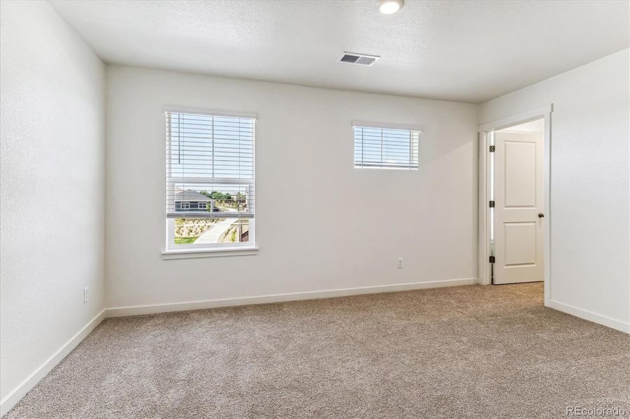 Spacious, unfurnished interior of a new home in Mallard Ridge, Johnstown (Image 24).