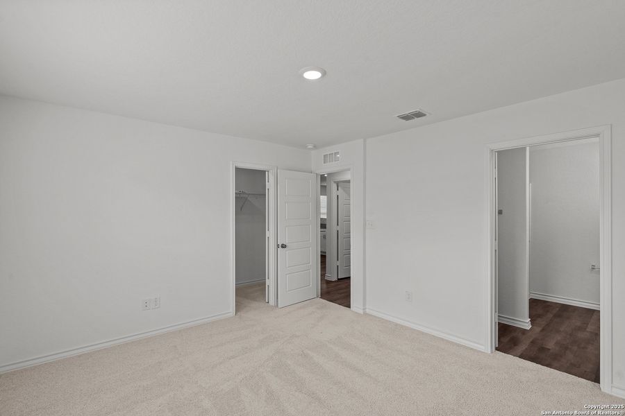 Spacious, unfurnished interior of a new home in Horizon Ridge, San Antonio (Image 14). Spacious, unfurnished interior of a new home in Horizon Ridge, San Antonio (Image 14).