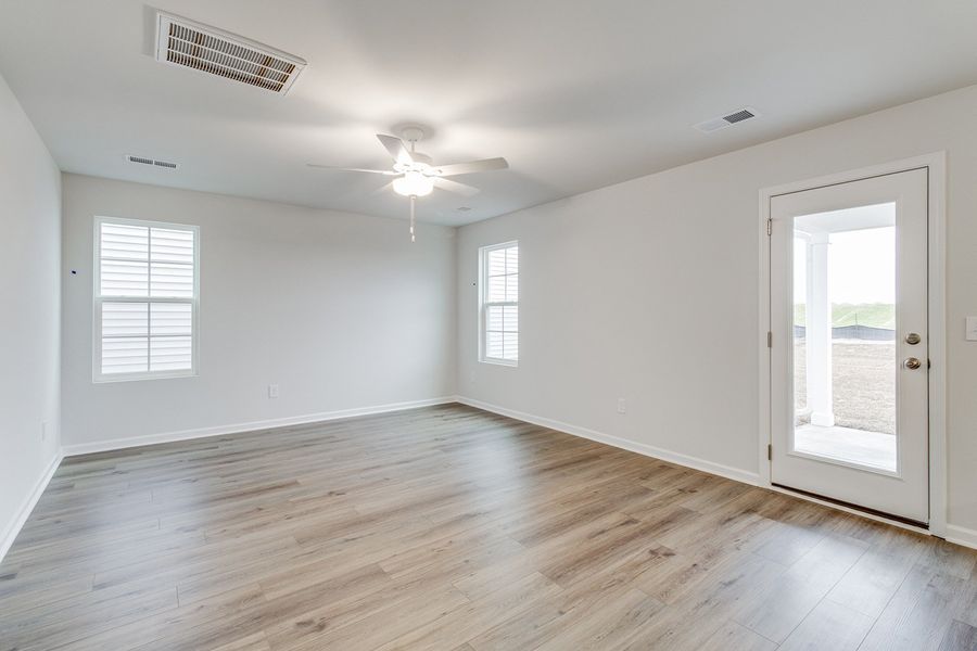 Spacious, unfurnished interior of a new home in Winston Point, Gilbert (Image 14).