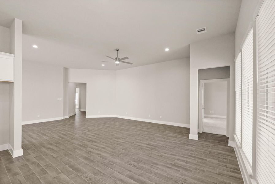 Spacious, unfurnished interior of a new home in Briarwood Crossing, Rosenberg (Image 9). Spacious, unfurnished interior of a new home in Briarwood Crossing, Rosenberg (Image 9).