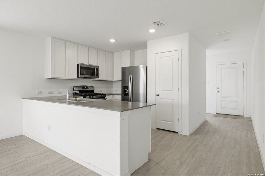 Furnished interior view inside a new home in Friendship Oaks, Fredericksburg (Image 6).