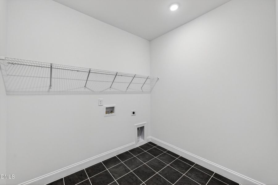 20 -140 w fountainhead lane, interior 20 -140 w fountainhead lane, interior