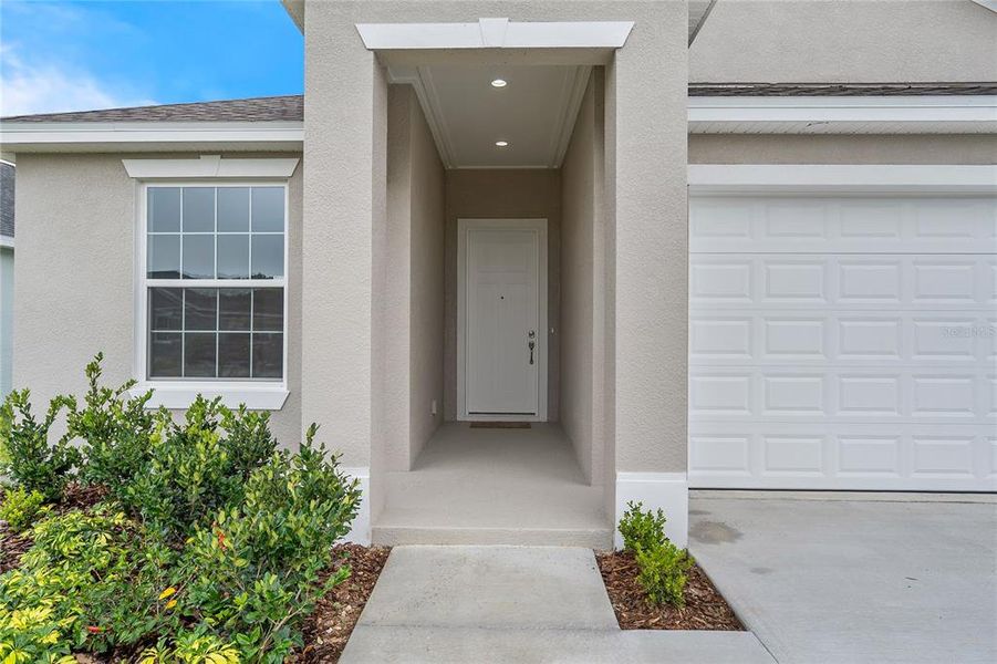 Exterior details and patio area of a home in , Mulberry (Image 20).