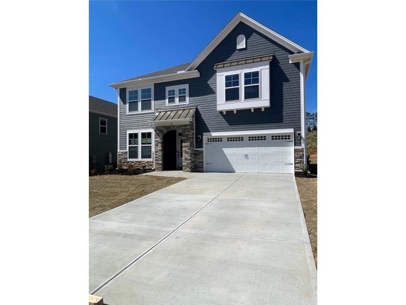 This newly constructed home boasts an inviting fac