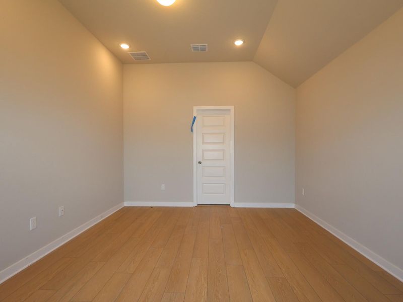 Spacious, unfurnished interior of a new home in Cascades at Onion Creek, Austin (Image 9).