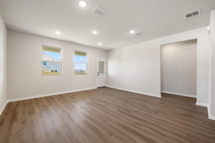 Spacious, unfurnished interior of a new home in Patterson Ranch, Georgetown (Image 22).