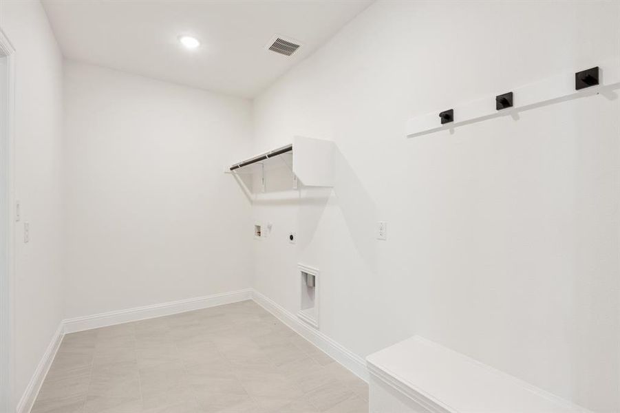 Spacious, unfurnished interior of a new home in Creekview Meadows, Pilot Point (Image 21). Spacious, unfurnished interior of a new home in Creekview Meadows, Pilot Point (Image 21).