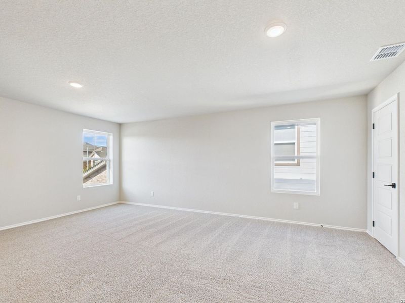 Spacious, unfurnished interior of a new home in Bricewood, San Antonio (Image 40).