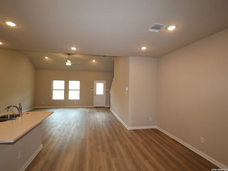 Spacious, unfurnished interior of a new home in Agave, San Antonio (Image 20).