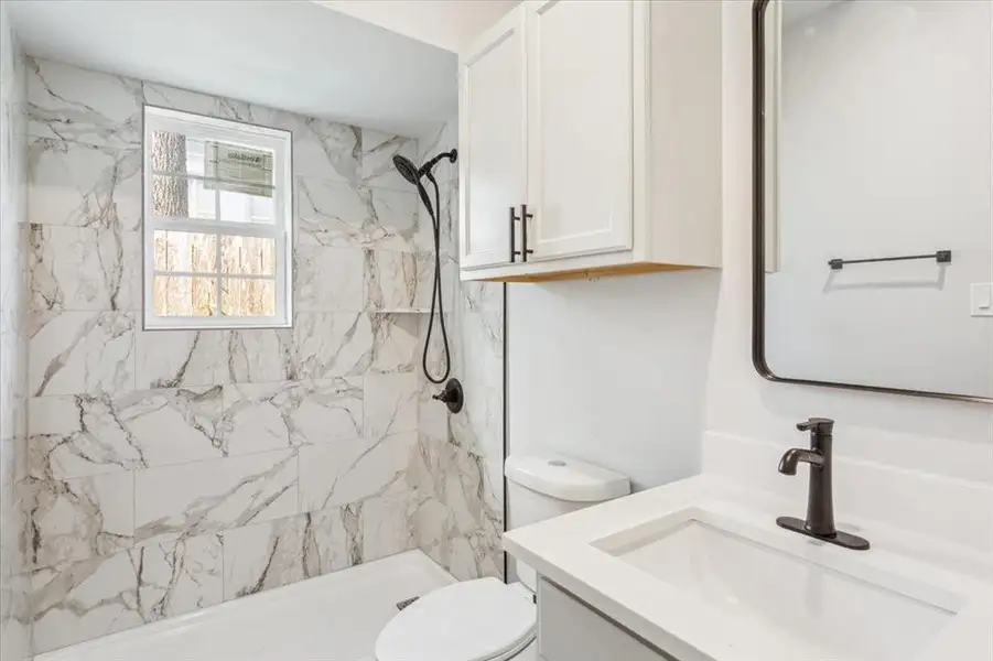 Furnished interior view inside a new home in , Waco (Image 4).