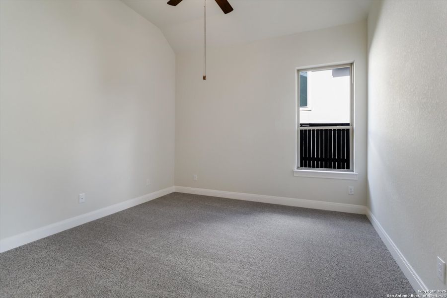 Spacious, unfurnished interior of a new home in Johnson Ranch, Bulverde (Image 24).