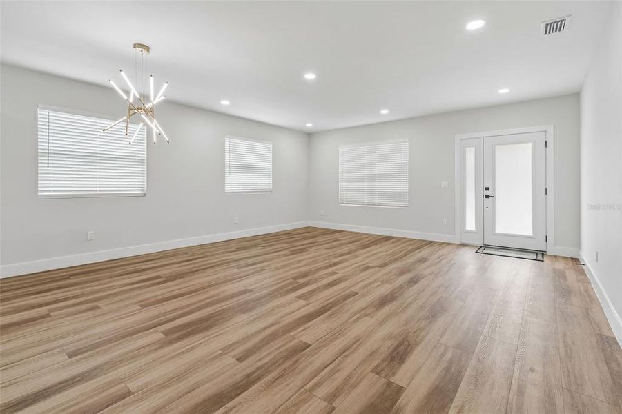 Spacious, unfurnished interior of a new home in , Tampa (Image 17).