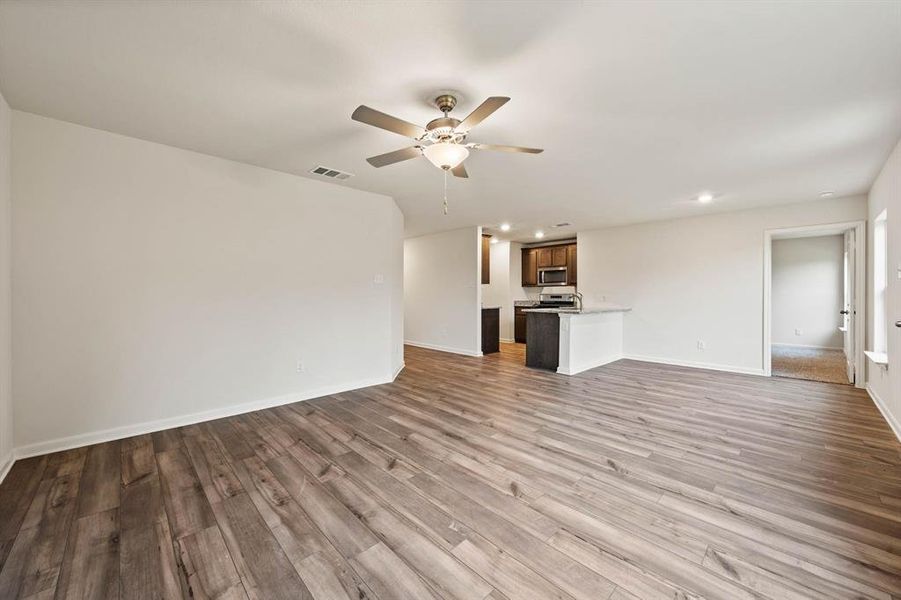 Spacious, unfurnished interior of a new home in Vista West, Fort Worth (Image 9). Spacious, unfurnished interior of a new home in Vista West, Fort Worth (Image 9).