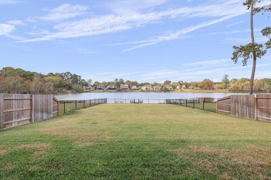 Exterior details and patio area of a home in Hills of Westlake, Conroe (Image 20).