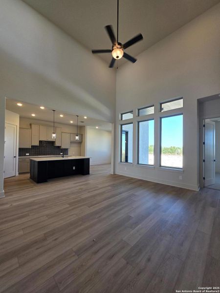 Spacious, unfurnished interior of a new home in Haby Hill 50s, San Antonio (Image 5). Spacious, unfurnished interior of a new home in Haby Hill 50s, San Antonio (Image 5).