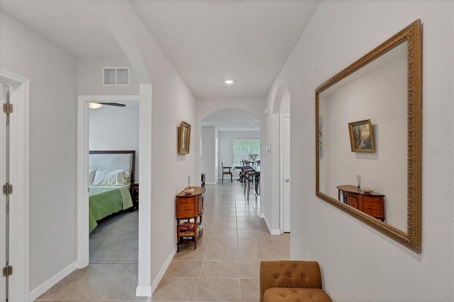 Furnished interior view inside a new home in Glen Creek, Bradenton (Image 16).