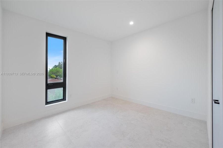 Spacious, unfurnished interior of a new home in , Miami (Image 22).