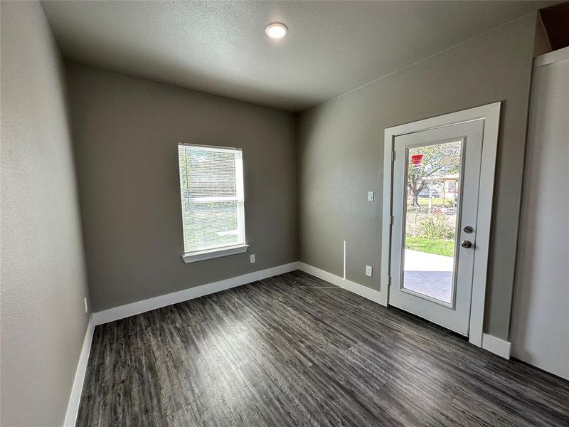 Spacious, unfurnished interior of a new home in , Sulphur Springs (Image 13).