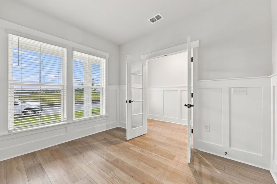 Spacious, unfurnished interior of a new home in Indigo Bay, Myrtle Beach (Image 38).