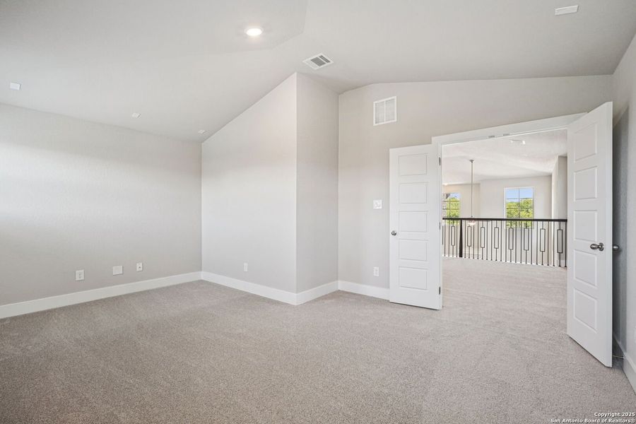 Spacious, unfurnished interior of a new home in Comanche Ridge, San Antonio (Image 38). Spacious, unfurnished interior of a new home in Comanche Ridge, San Antonio (Image 38).