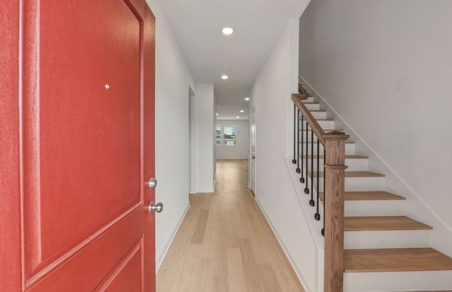 Spacious, unfurnished interior of a new home in Sunfield, Buda (Image 28).