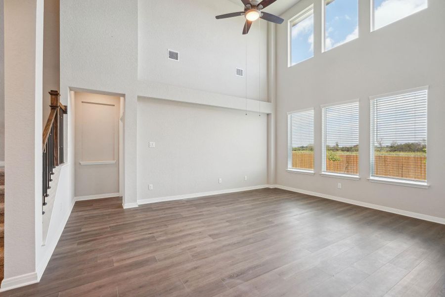Spacious, unfurnished interior of a new home in Kingdom Heights, Rosenberg (Image 39).