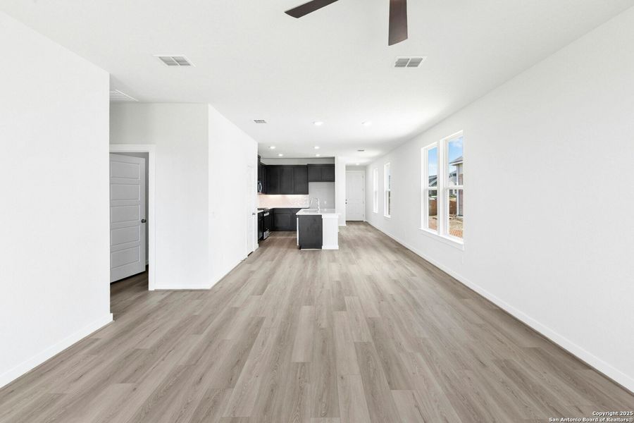 Spacious, unfurnished interior of a new home in Willowbrook, New Braunfels (Image 13).