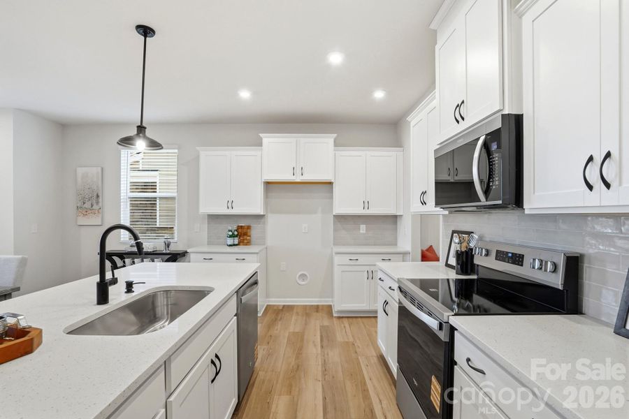 For representation purposes of floorplan only, actual homesite is under construction and design and structural options may vary