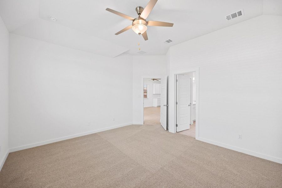 Spacious, unfurnished interior of a new home in Lakeside at Tessera, Lago Vista (Image 29).