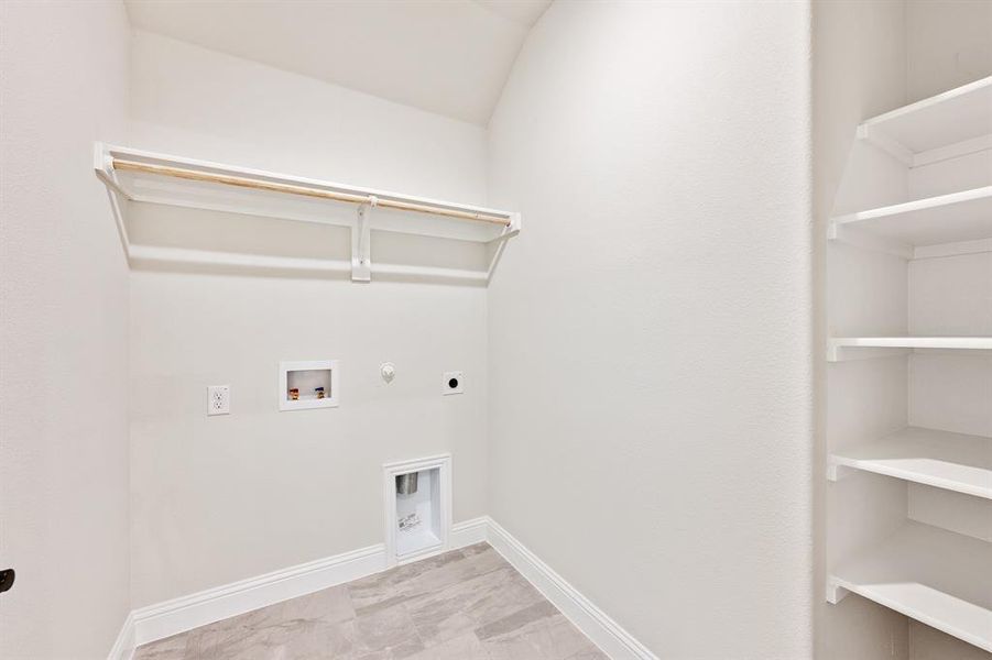 Spacious, unfurnished interior of a new home in Devonshire, Forney (Image 25).