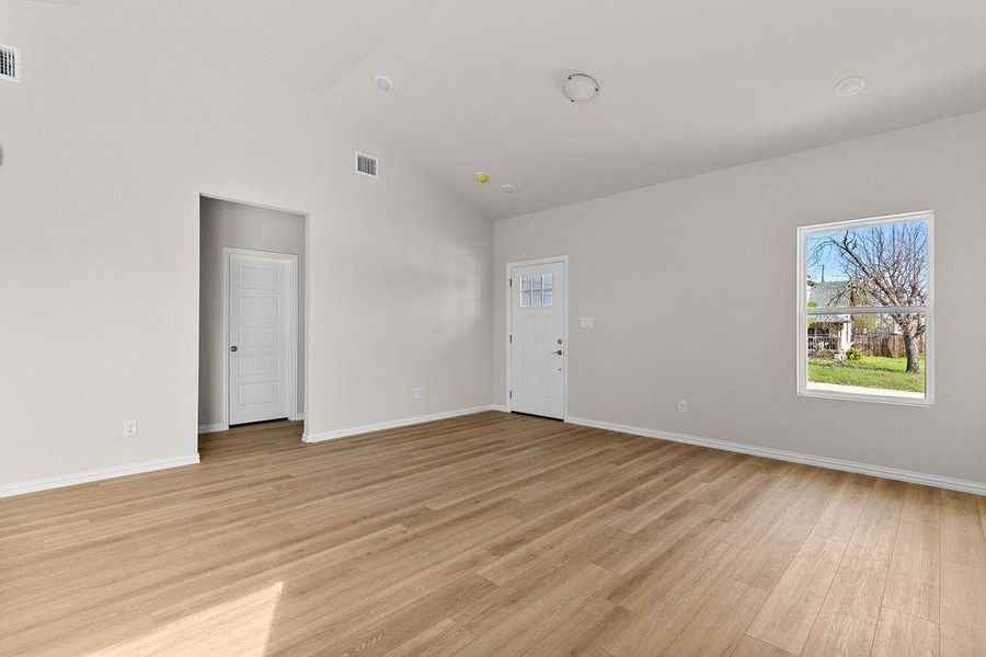 Spacious, unfurnished interior of a new home in , Fort Worth (Image 10).
