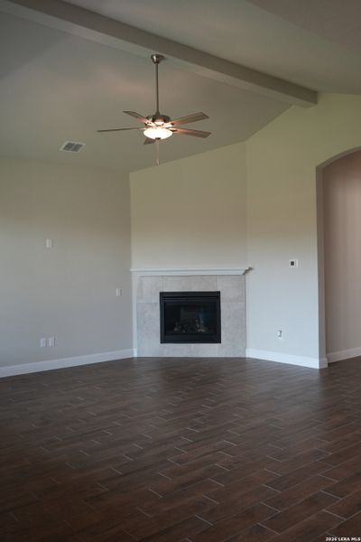 Spacious, unfurnished interior of a new home in Buffalo Crossing, Cibolo (Image 12).